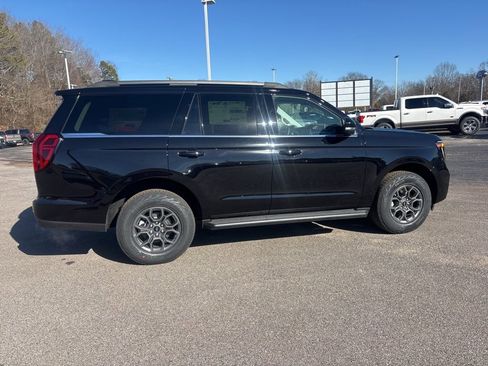 New 2026 Ford Expedition Active image 8