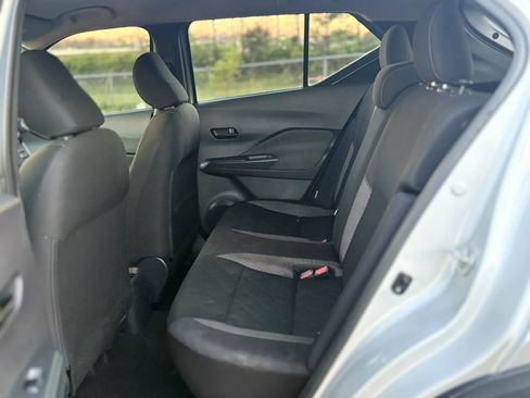 Used 2020 Nissan Kicks S image 18