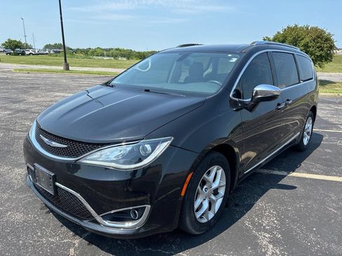 Used 2020 Chrysler Pacifica Limited FWD image 1