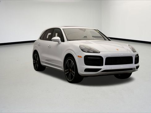 Used 2023 Porsche Cayenne S image 9