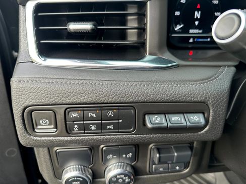 Used 2023 GMC Yukon Denali w/ Denali Reserve Package image 43