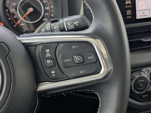 Used 2025 Jeep Wrangler Unlimited Sahara AWD/4WD image 22