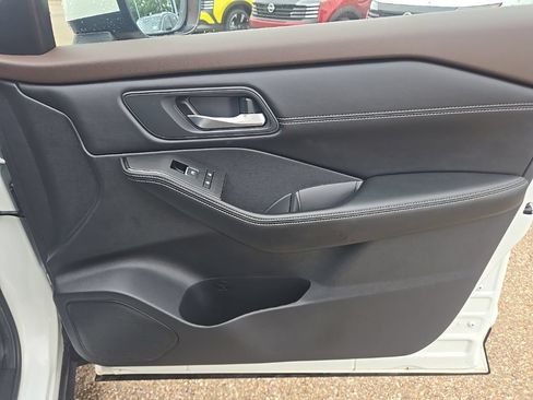 Used 2023 Nissan Rogue SL AWD/4WD image 27
