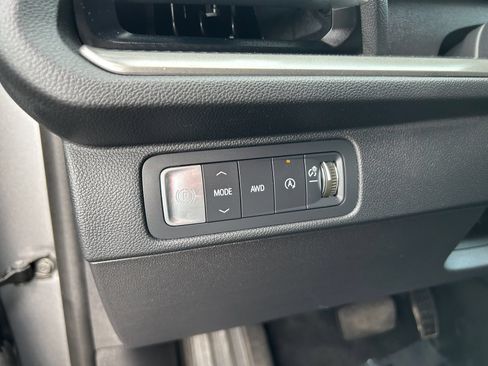 Used 2025 Chevrolet Traverse LT AWD/4WD image 29