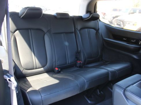 Used 2022 Jeep Grand Wagoneer Series II w/ Premium Group II AWD/4WD image 13
