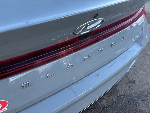 Used 2022 Hyundai Elantra Limited image 49