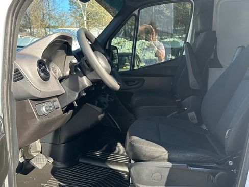Used 2023 Mercedes-Benz Sprinter 2500 image 11
