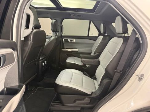 Used 2021 Ford Explorer XLT w/ Equipment Group 202A image 15