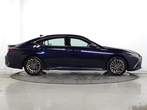 Certified 2025 Lexus ES 300h w/ Luxury Package image 12