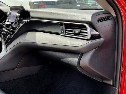 Used 2024 Toyota Camry SE image 19