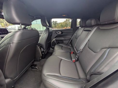 New 2026 Jeep Compass Latitude image 12