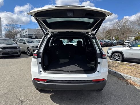 Used 2025 Jeep Grand Cherokee Altitude image 35