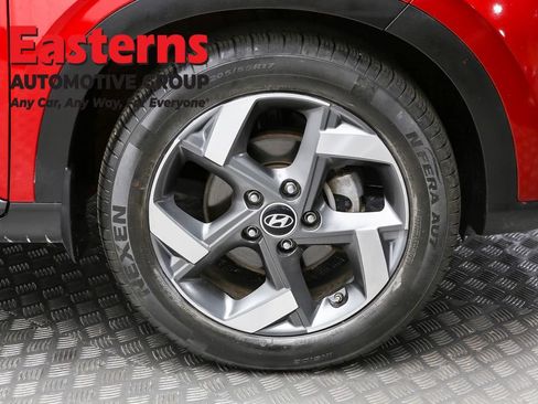 Used 2022 Hyundai Venue Limited image 31