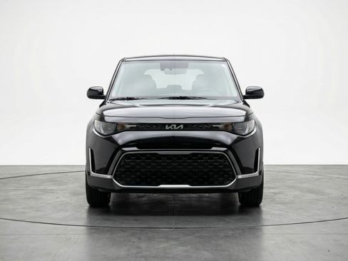 Used 2025 Kia Soul LX w/ LX Technology Package image 2