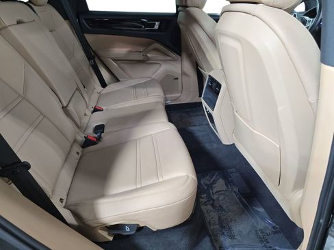 Certified 2023 Porsche Cayenne AWD/4WD image 26