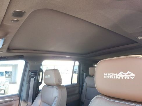 Used 2021 Chevrolet Suburban High Country image 16