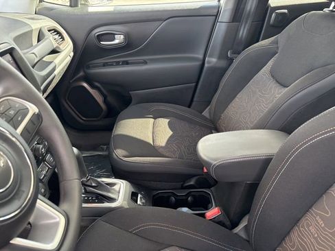 Used 2023 Jeep Renegade Latitude w/ Sun/Sound Group image 17