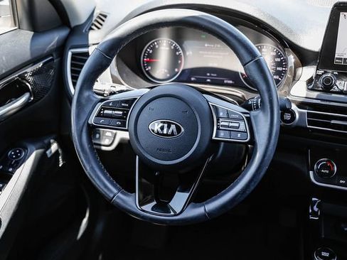 Used 2021 Kia Seltos SX w/ SX Sunroof Package AWD/4WD image 16