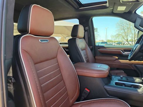 Used 2025 GMC Sierra 3500 Denali Ultimate image 10