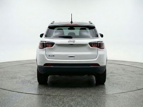 Used 2025 Jeep Compass Trailhawk AWD/4WD image 7