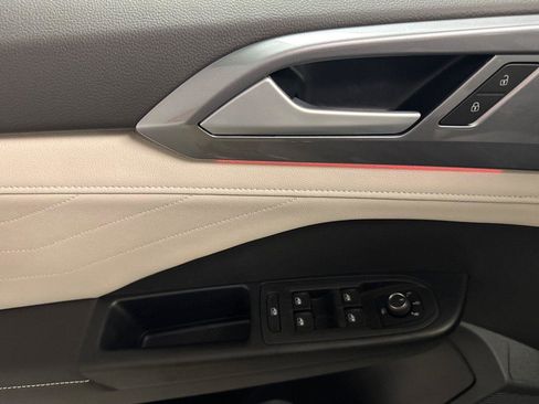 New 2025 Volkswagen Taos SEL image 10