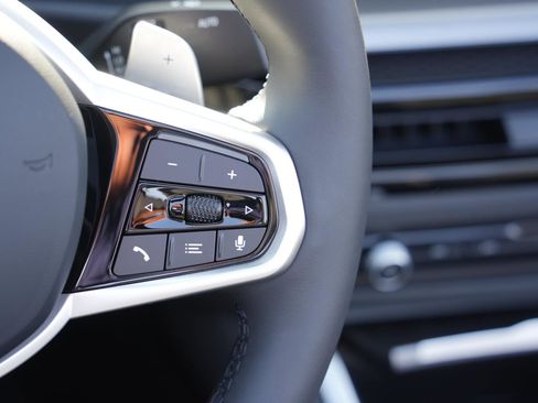 Certified 2025 BMW 430i Convertible w/ M Sport Package image 17