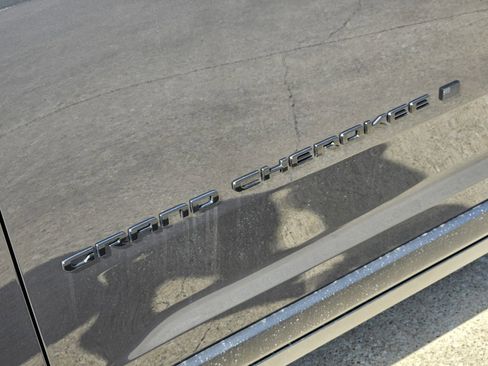 New 2025 Jeep Grand Cherokee L Altitude image 11