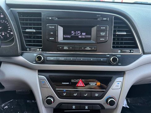 Used 2017 Hyundai Elantra SE FWD image 24
