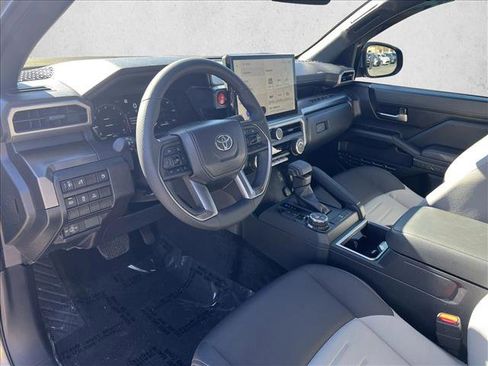 Certified 2025 Toyota Tacoma TRD Off-Road image 9