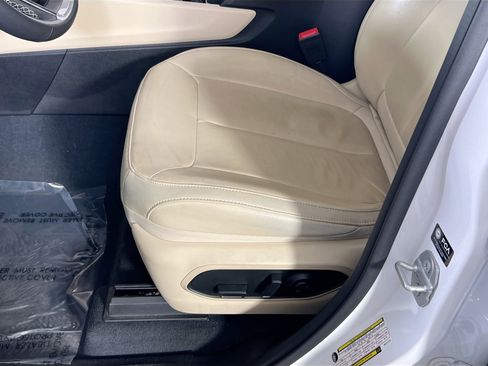 Used 2023 Jeep Grand Cherokee Limited AWD/4WD image 19