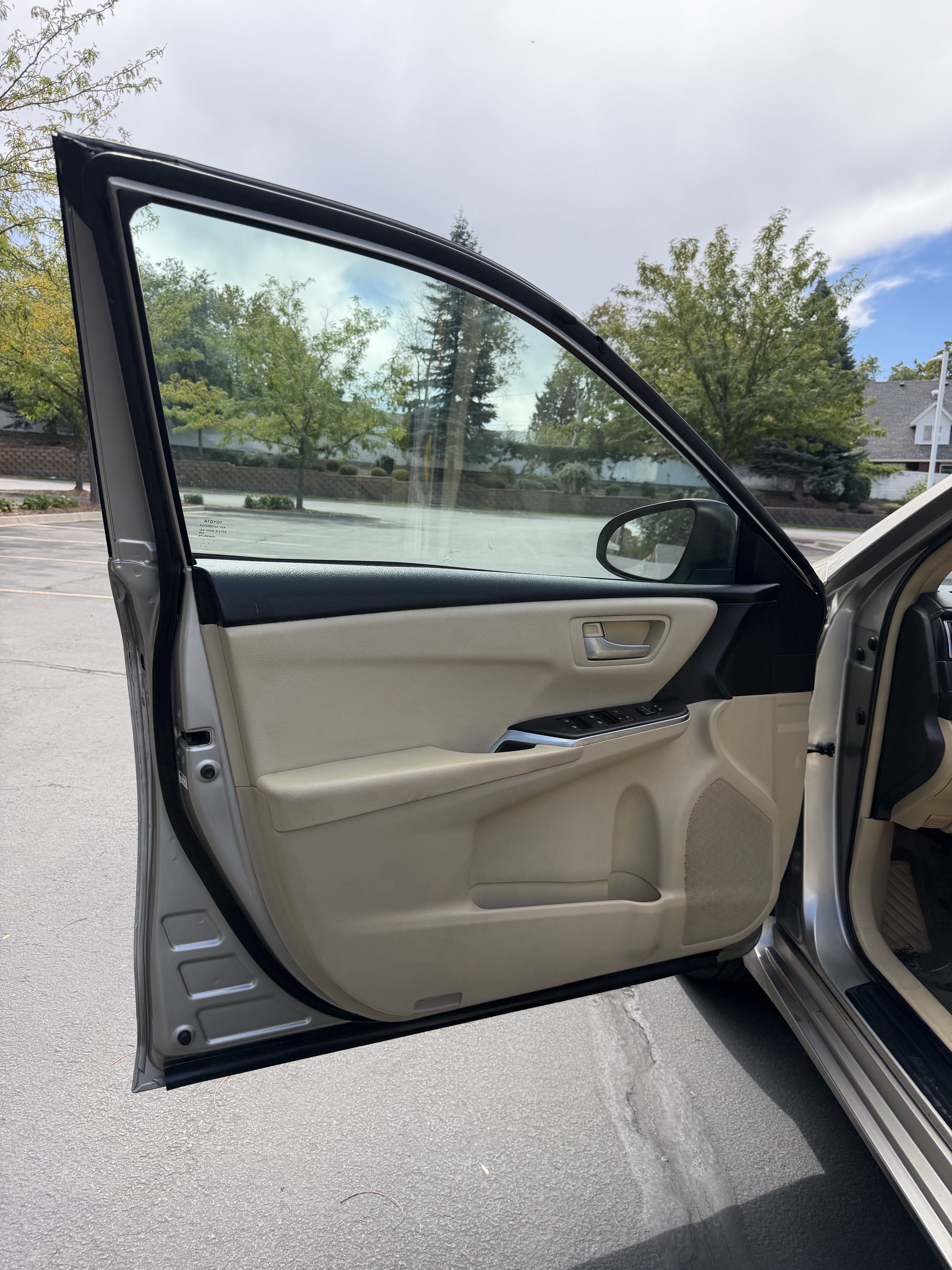 Used 2015 Toyota Camry LE FWD image 17