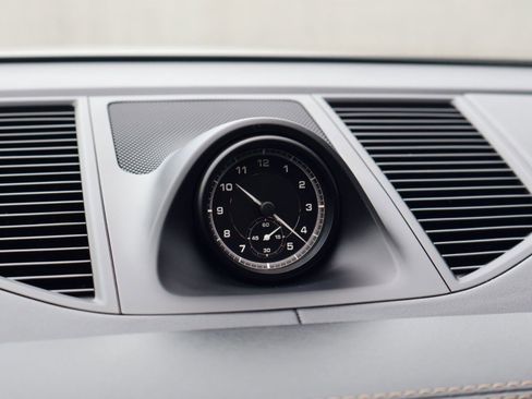 Certified 2023 Porsche Macan image 28