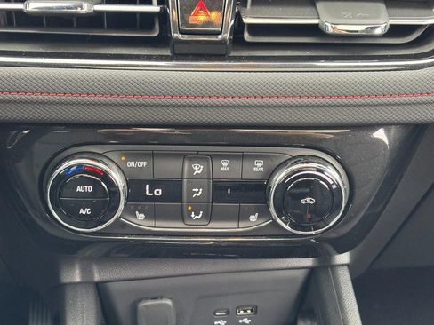 Used 2025 Chevrolet TrailBlazer RS w/ Convenience Package image 14