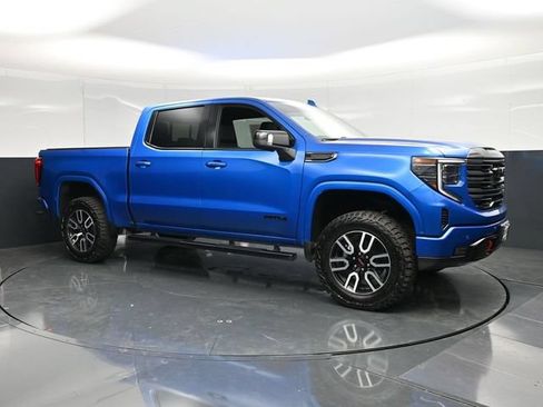 Used 2023 GMC Sierra 1500 AT4 w/ AT4 Premium Package AWD/4WD image 3