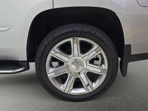 Used 2018 Cadillac Escalade Luxury image 33