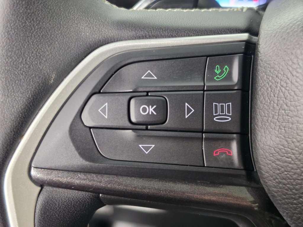 Used 2023 Jeep Grand Cherokee Altitude AWD/4WD image 24