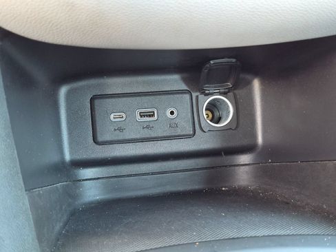 Used 2021 Chevrolet Equinox LS FWD image 33