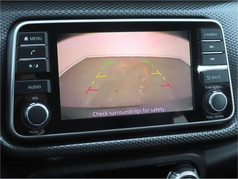 Used 2018 Nissan Kicks SV image 13