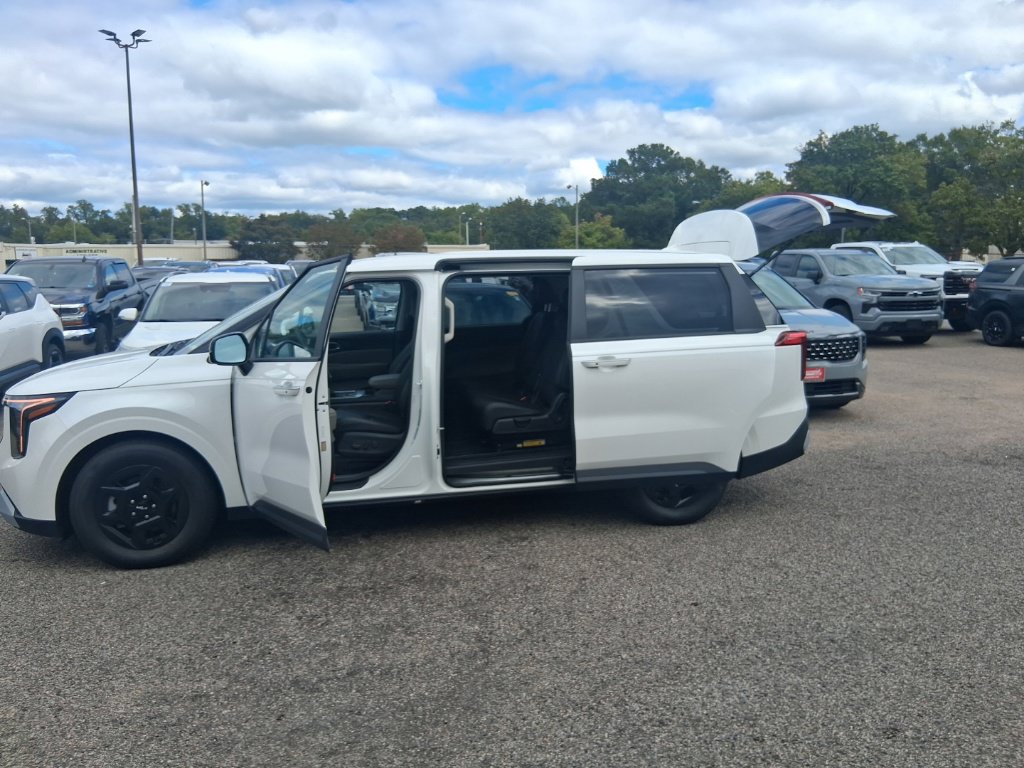 Certified 2026 Kia Carnival FWD image 19