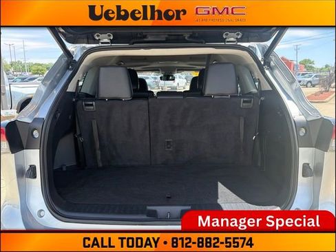 Used 2023 Toyota Highlander XLE FWD image 12