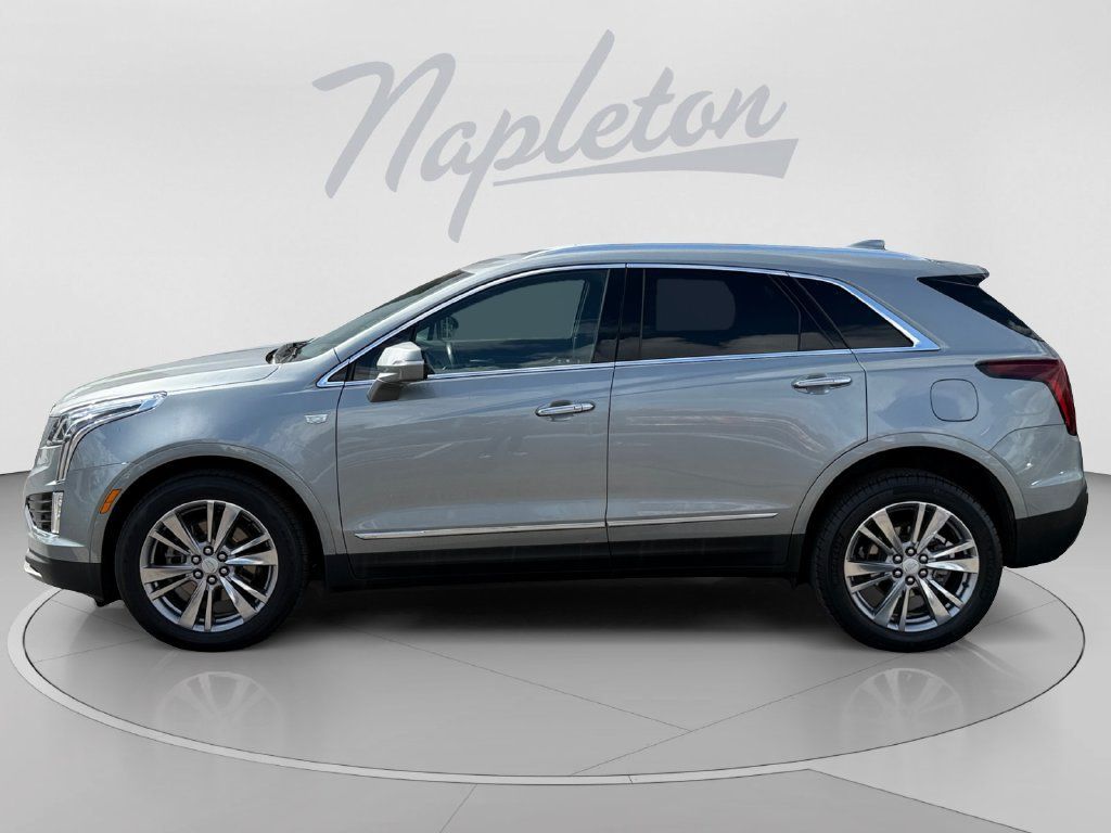 Used 2024 Cadillac XT5 Premium Luxury AWD/4WD image 2