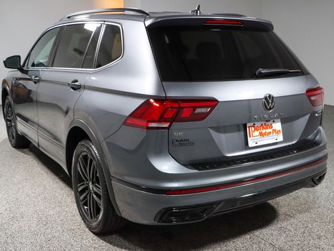 Used 2022 Volkswagen Tiguan SE R-Line image 9