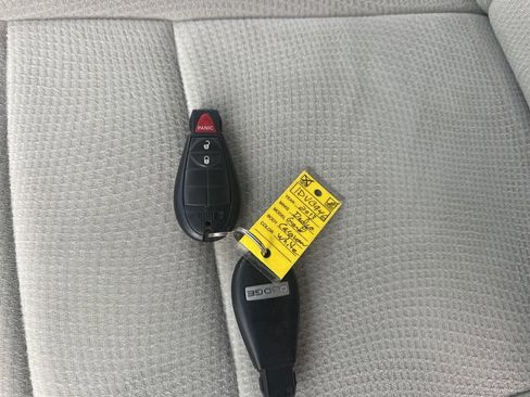 Used 2013 Dodge Grand Caravan SE image 31