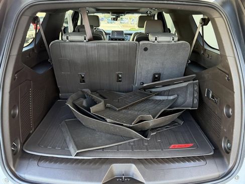 Used 2022 GMC Yukon XL SLT w/ SLT Premium Package image 17