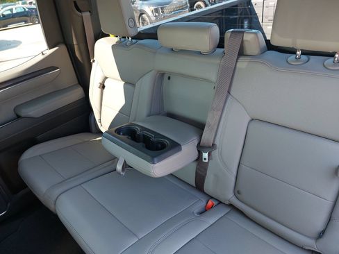 Used 2023 GMC Sierra 1500 SLT w/ SLT Premium Package AWD/4WD image 13
