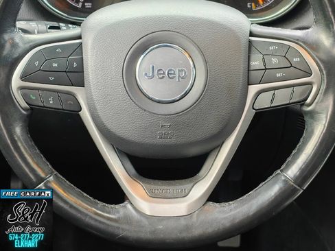 Used 2019 Jeep Grand Cherokee Altitude AWD/4WD image 5