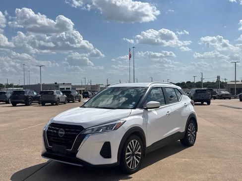 Used 2023 Nissan Kicks SV FWD image 9