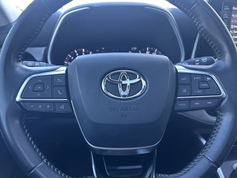 Used 2020 Toyota Highlander XLE image 17