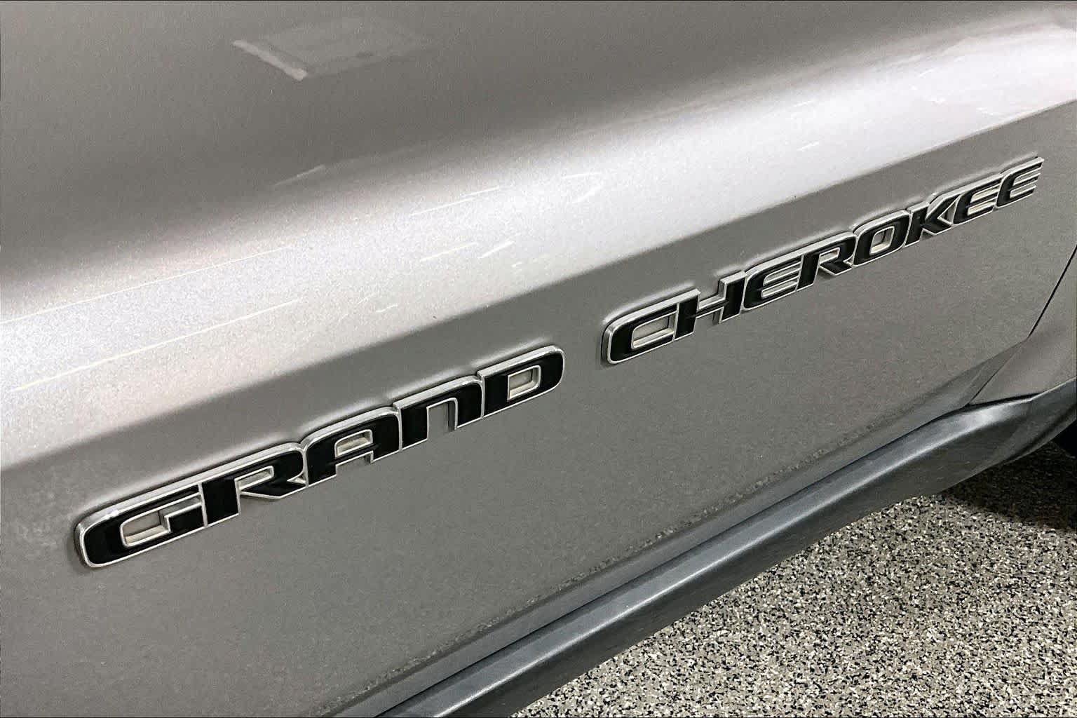 Used 2017 Jeep Grand Cherokee Limited RWD image 10