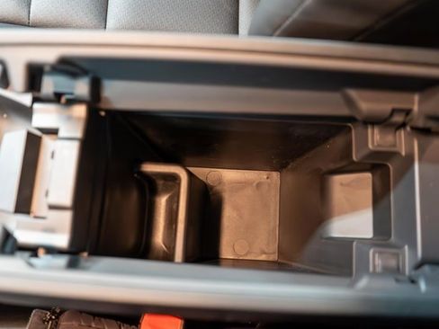 Used 2025 Nissan Rogue SV w/ SV Premium Package image 35